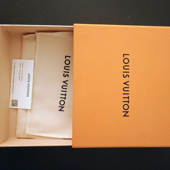 Authentic Louis Vuitton Wallet Card Organizer - Picture 6 of 6